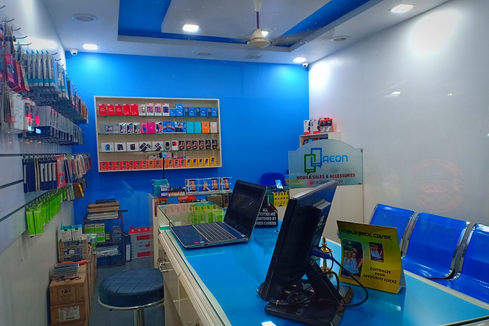Aeon Mobiles Shop Inside Pic 3